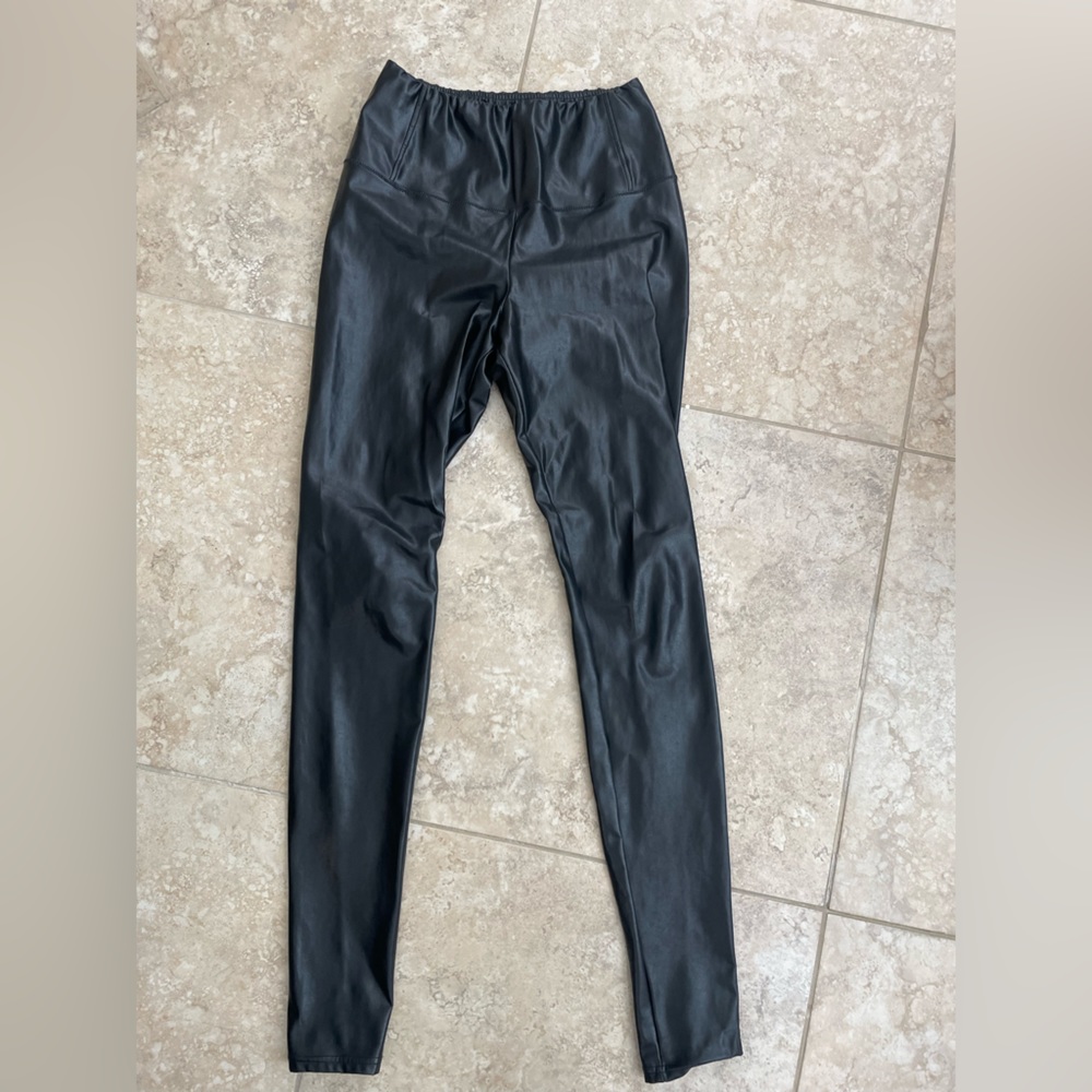 Aritzia (Wilfred) pleather leggings